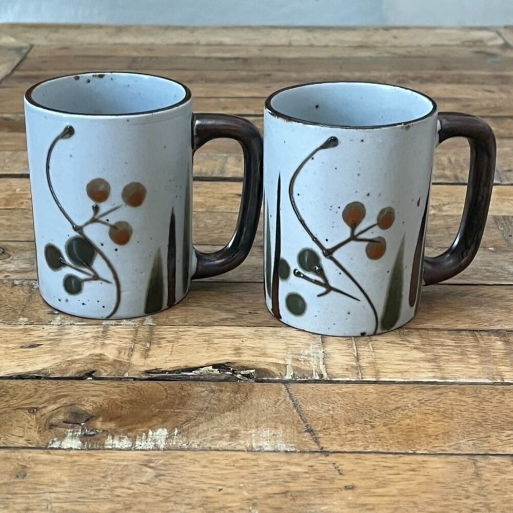 Vintage Otagiri Bittersweet Stoneware Mugs Set of 2 Muted Leaves Berries